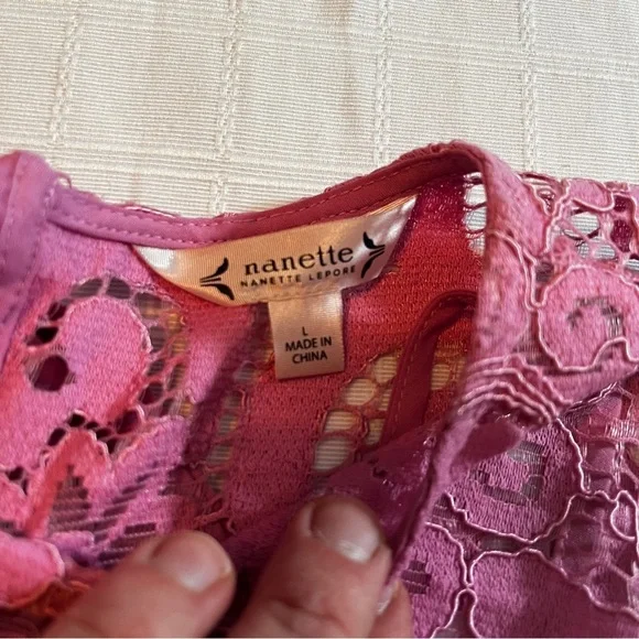 Nannette Lepore NWT Women's Lace Top w/ Tank Scalloped Short Sleeves Size L - Picture 7 of 8